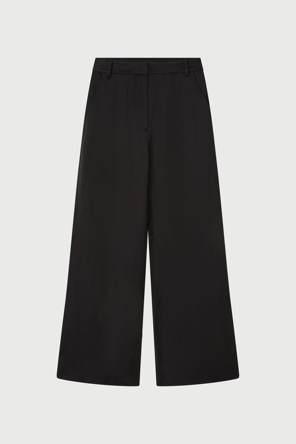 Aida Pant
